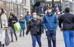 بريطانيا تسجل 26,476 إصابة جديدة بفيروس كورونا