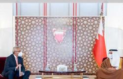 ولي العهد البحريني يتسلم دعوة رسمية لزيارة مصر