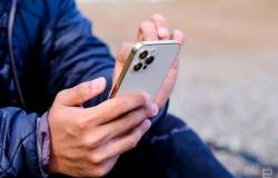 "أبل" عن تقنية الاتصالات الثورية في هواتف "آيفون": لن تكون متاحة للجميع