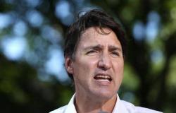 محتج غاضب يرشق رئيس وزراء كندا بالحجارة في إحدى الفعاليات غربي تورنتو