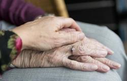 علماء يطورون علاجًا واعدًا يحارب الشيخوخة.. ويؤخر حدوثها