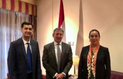 سفير مصر في لندن يجتمع مع مسئولي شركة استرازينيكا