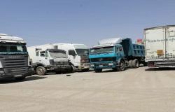 مطالبة بإلغاء الرسوم الجمركية على الشاحنات الأردنية والسورية