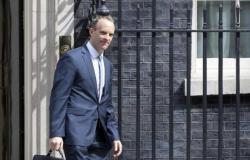 الأزمة الأفغانية تجرِّد وزير الخارجية البريطاني من منصبه