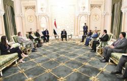 الرئيس اليمني والمبعوث الأممي يناقشان آفاق الحل السياسي