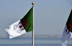 تنكيس علم الجزائر حدادا على بوتفليقة