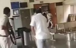 فيديو مرعب.. مقتل أخطر مجرم هندي في معركة داخل محكمة