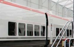 الوزير يشاهد أول قطار «تالجو» إسباني يتم تصنيعه لمصر (صور)