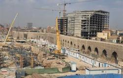 نائب وزير الإسكان يتفقد مشروع تطوير منطقة سور مجرى العيون (صور)