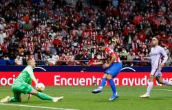 سواريز يُسجل في فوز أتلتيكو مدريد على برشلونة بالدوري الإسباني .. فيديو