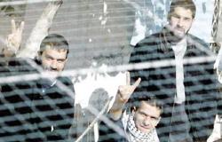 250 أسيرًا في السجون الإسرائيلية يواصلون الإضراب عن الطعام