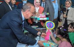محافظ الإسكندرية يوزع هدايا على 150 طفلا من ذوي الهمم والأمهات المسنين بالمولد النبوي (صور)