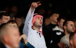 نادي نيوكاسل يرحب بارتداء المشجعين الزي العربي
