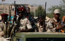 تطورات سريعة في السودان.. "حمدوك" تحت الإقامة الجبرية واعتقال وزراء وقطع خدمات الانترنت والهاتف