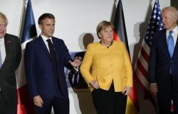 أمريكا وبريطانيا وألمانيا وفرنسا تُحذّر إيران من تقويض العودة للاتفاق النووي