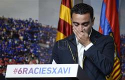 صحيفة تكشف عن موعد ضربة البداية لـ «تشافي» مع برشلونة