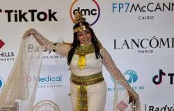 هند عاكف بـ «إطلالة فرعونية» في حفل افتتاح «القاهرة السينمائي»