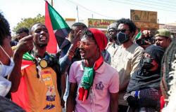 الاف المتظاهرين في الخرطوم والشرطة تطلق الغاز المسيل للدموع