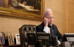 «شتمة وقفل».. متصل يهين الرئيس الأمريكي في مكالمة هاتفية (فيديو)