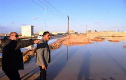 محافظ مطروح يتفقد حل مشكلة السيول بالطريق الدولي السلوم