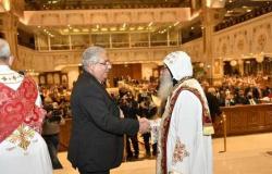 سفير مصر في الكويت يزور الكنيسة المصرية بمناسبة عيد الميلاد المجيد