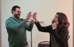 وصلة رقص لـ أيتن عامر وأكرم حسني على أنغام «بناقص» (فيديو)