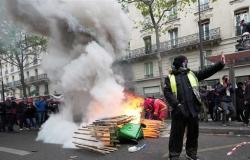 فرنسا : 54 ألف شخص يتظاهرون ضد التصاريح الصحية