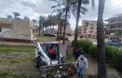 سحب مخلفات الأمطار من شوارع مدينة مصيف بلطيم