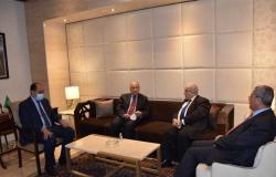 أبو الغيط يبحث الأوضاع العربية مع وزير خارجية الجزائر