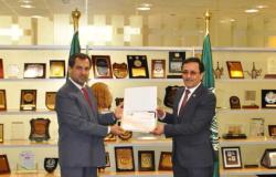 سلطنة عُمان تتسلم جائزة التميز الحكومي كأفضل مشروع عربي لتطوير التعليم