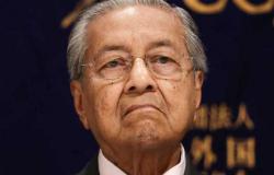 نقل مهاتير محمد رئيس وزراء ماليزيا السابق إلى العناية المركزة