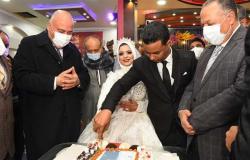 محافظ قنا وكيلا لعروس دار الرحمة بنجع حمادي خلال عقد قرانها