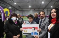 وزيرة الثقافة تتفقد أنشطة جناح الطفل بمعرض القاهرة الدولي للكتاب 53