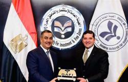 رئيس هيئة الاستثمار يبحث مع محافظ البنك المركزي العراقي آلية تفعيل التعاون بين البلدين