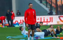 عصام الحضري يلاكم مجدي قفشة داخل معسكر المنتخب .. فيديو