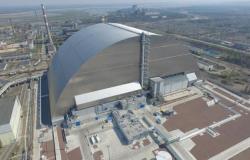 التيار الكهربائي يعود إلى محطة تشيرنوبيل النووية
