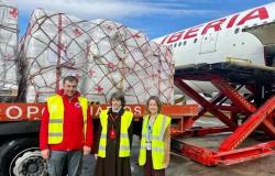 الصليب الأحمر الإسباني يرسل 12 طنًا مساعدات إنسانية لأوكرانيا علي طيران أيببريا