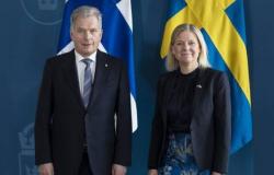 فنلندا والسويد تطلبان الانضمام رسميا إلى الناتو