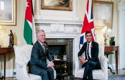الملك يعقد لقاء مع رئيس الوزراء البريطاني