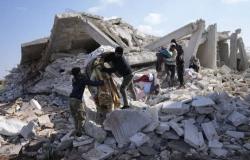 سوريون متضررون من الزلزال يكافحون للحصول على المساعدات