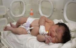 لم شمل الطفلة السورية التي ولدت أثناء الزلزال مع أسرة عمتها بعد وفاة والديها- (صورة)