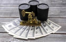 لالتقاط الأنفاس وجني الأرباح الذهب يتراجع والنفط يستقر مع تباين أداء الدولار