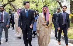 وزير الخارجية السعودي يبحث تعزيز مجالات التعاون مع نظيره الصيني