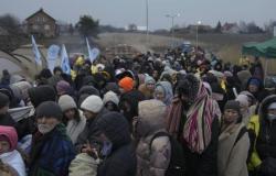 روسيا تجلي مدنيين من مناطق أوكرانية قبل هجوم كييف المضاد