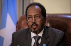 الرئيس الصومالي يصل جدة للمشاركة في القمة العربية 32