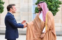 ولي العهد السعودي يبدأ زيارة رسمية إلى فرنسا