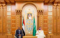 ولي العهد يلتقي رئيس المجلس الانتقالي السوداني لبحث أوجه التعاون