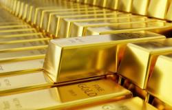 الذهب يتراجع من أعلى مستوياته بأسبوعين وسط ترقب محضر الفيدرالي
