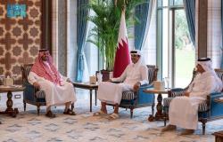 أمير قطر يبحث تطوير العلاقات مع المملكة