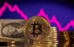 سعر عملة بيتكوين يتخطى 43 ألف دولار